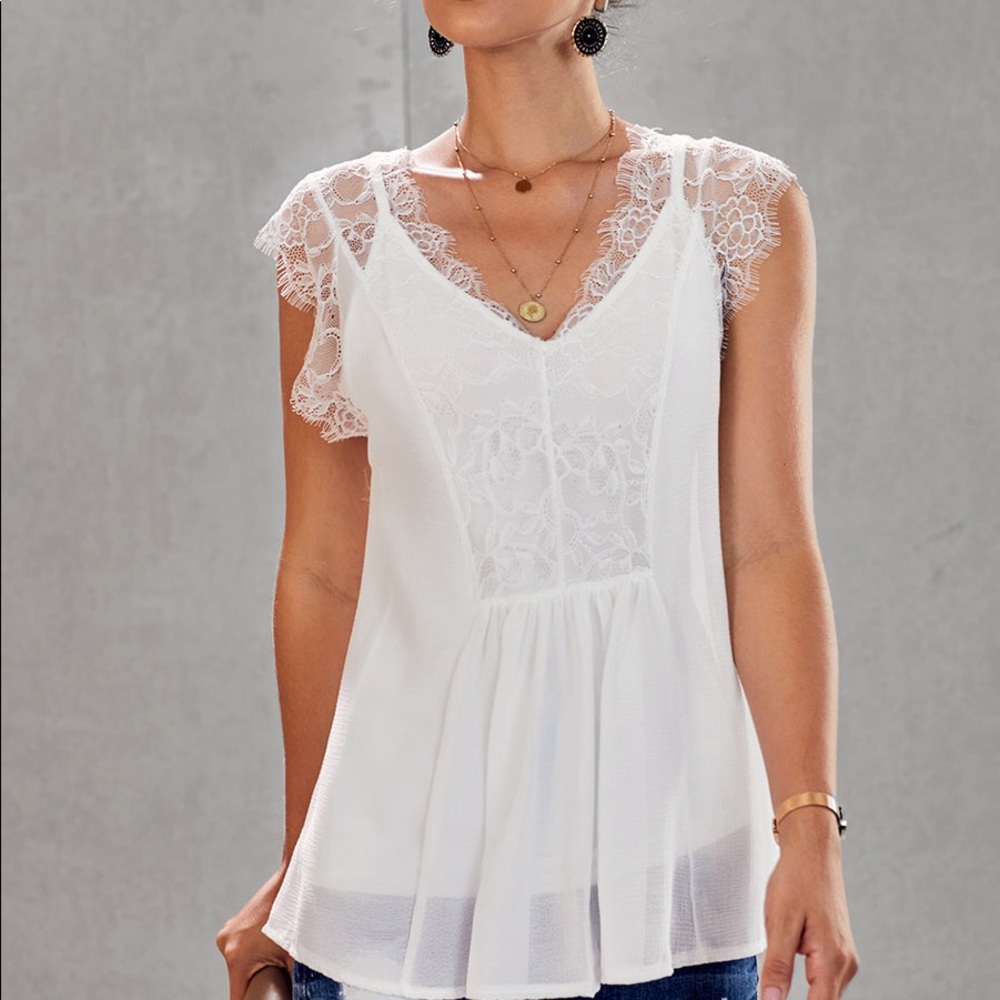 ✨Off White Lace Cap Sleeve Tank Top Size M✨